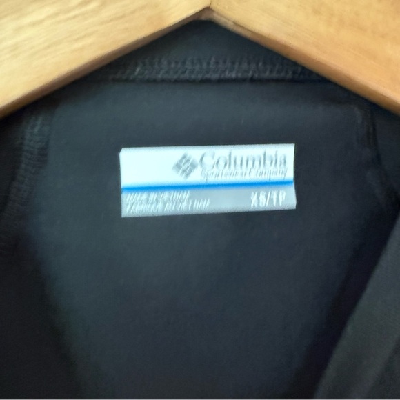 ❇️Columbia Classic Black Top 2 for $22❇️ - Picture 2 of 4